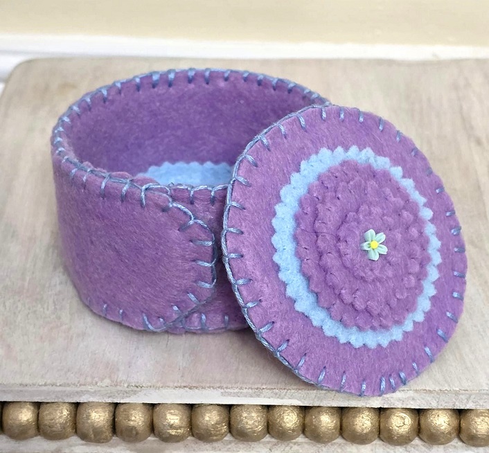 Handmade keepsake box, felt trinket box with lid, dresser decor, sewing gift, jewelry gift