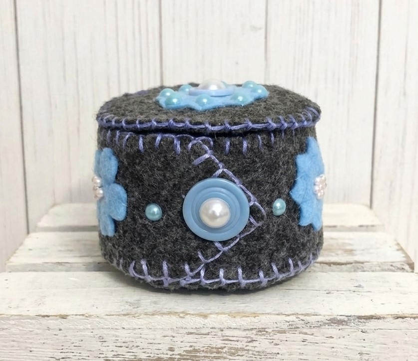 Handmade keepsake box, felt trinket box with lid, dresser decor, sewing gift, jewelry gift