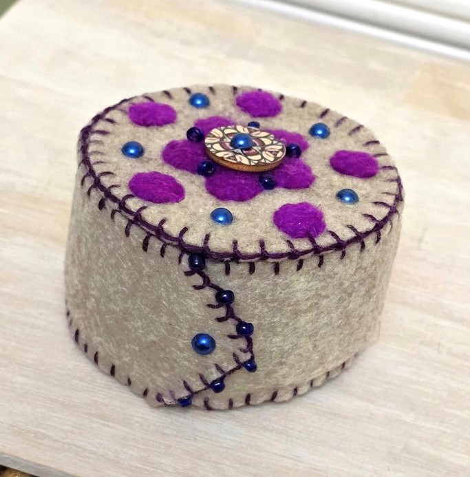 Handmade keepsake box, felt trinket box with lid, dresser decor, sewing gift, jewelry gift