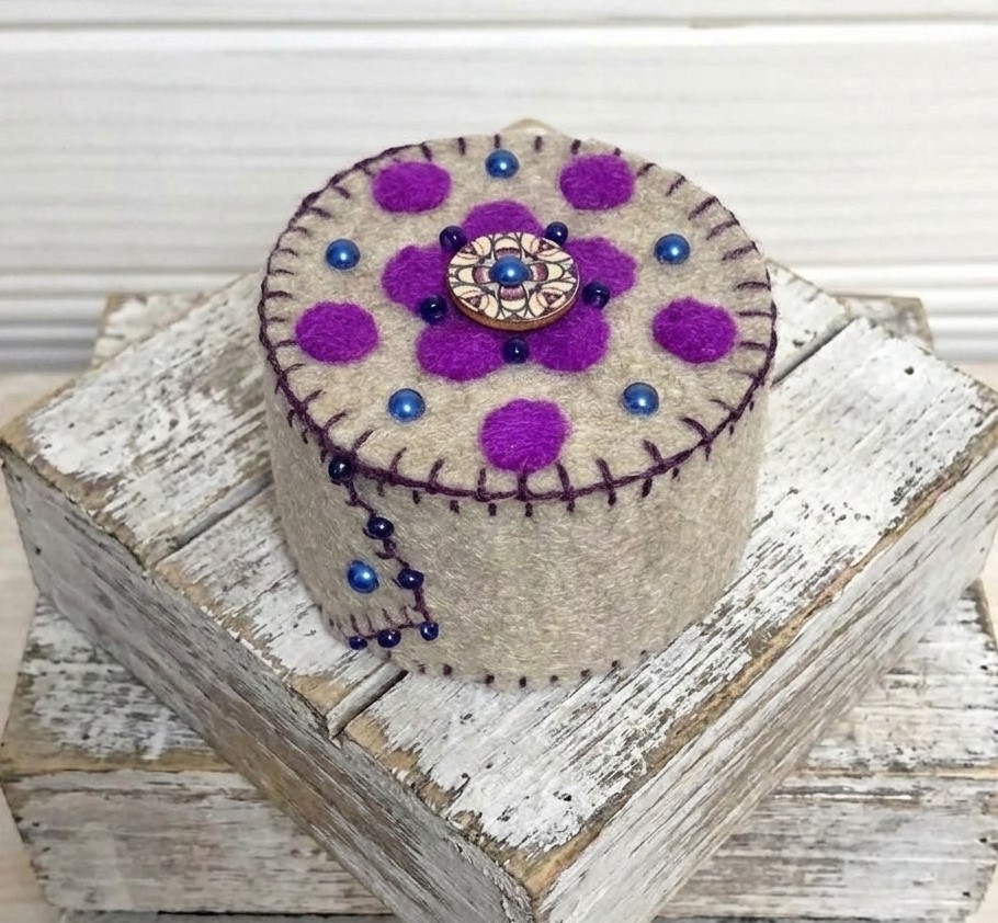 Handmade keepsake box, felt trinket box with lid, dresser decor, sewing gift, jewelry gift