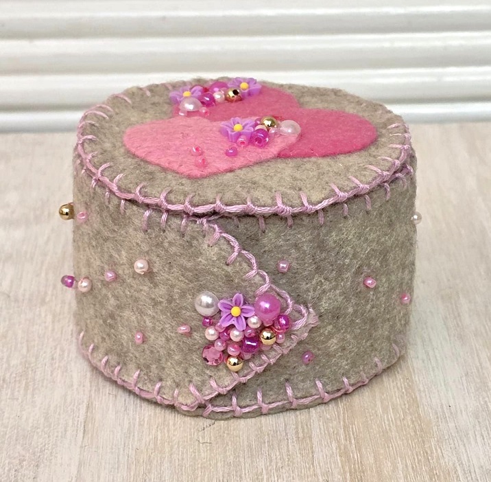 Handmade keepsake box, felt trinket box with lid, dresser decor, sewing gift, jewelry gift