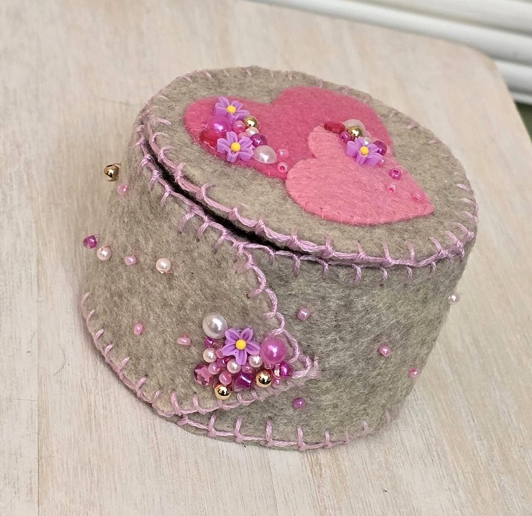 Handmade keepsake box, felt trinket box with lid, dresser decor, sewing gift, jewelry gift