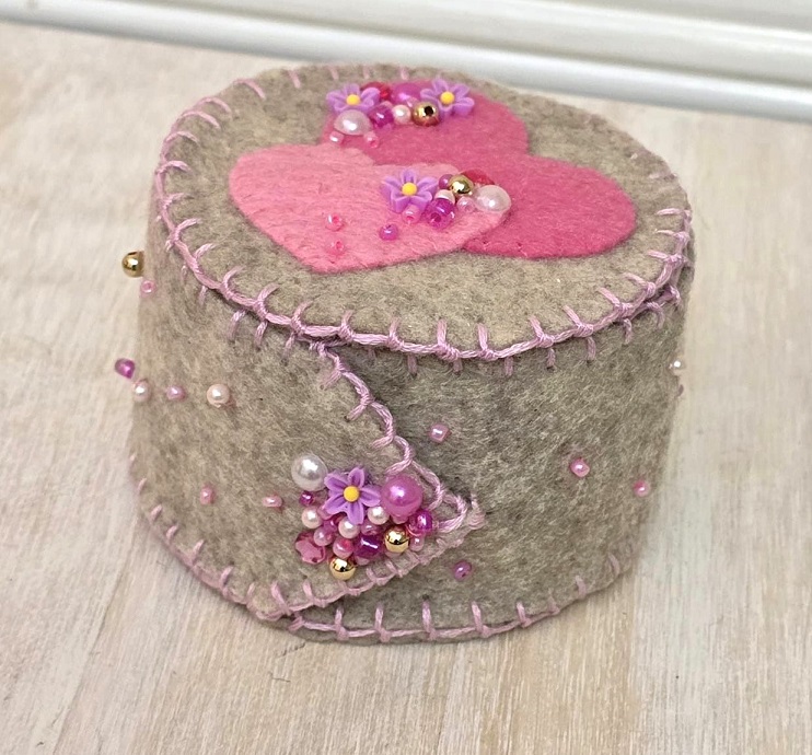 Handmade keepsake box, felt trinket box with lid, dresser decor, sewing gift, jewelry gift