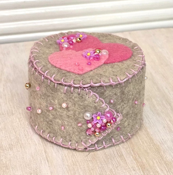 Handmade keepsake box, felt trinket box with lid, dresser decor, sewing gift, jewelry gift