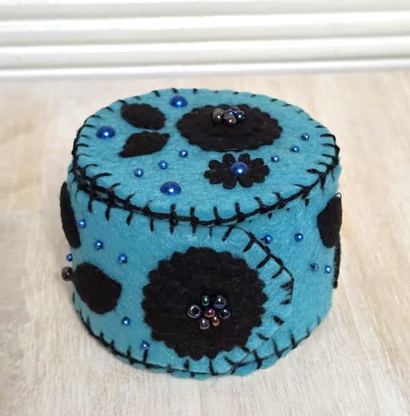 Handmade keepsake box, felt trinket box with lid, dresser decor, sewing gift, jewelry gift