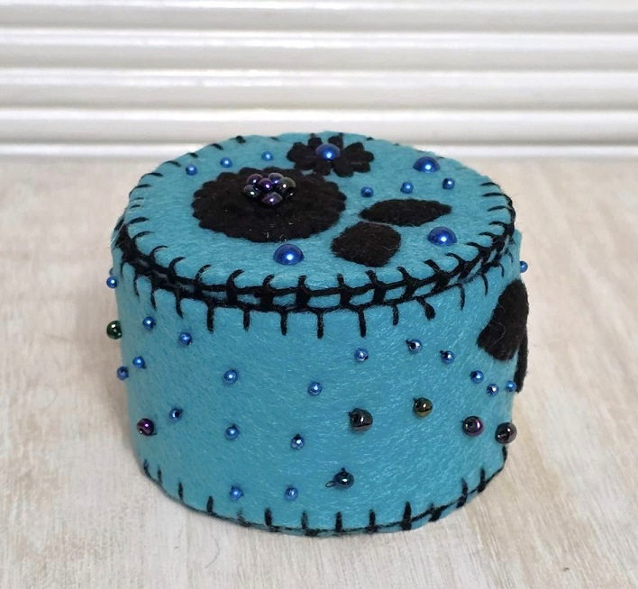 Handmade keepsake box, felt trinket box with lid, dresser decor, sewing gift, jewelry gift