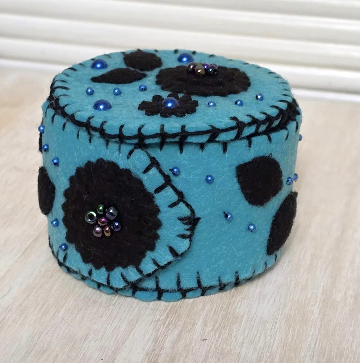 Handmade keepsake box, felt trinket box with lid, dresser decor, sewing gift, jewelry gift