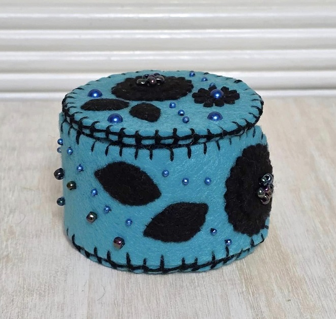 Handmade keepsake box, felt trinket box with lid, dresser decor, sewing gift, jewelry gift