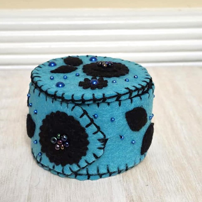 Handmade keepsake box, felt trinket box with lid, dresser decor, sewing gift, jewelry gift