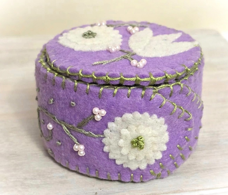 Handmade keepsake box, felt trinket box with lid, dresser decor, sewing gift, jewelry gift