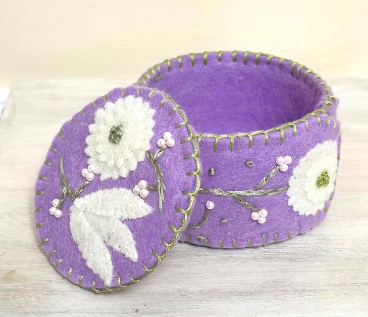 Handmade keepsake box, felt trinket box with lid, dresser decor, sewing gift, jewelry gift