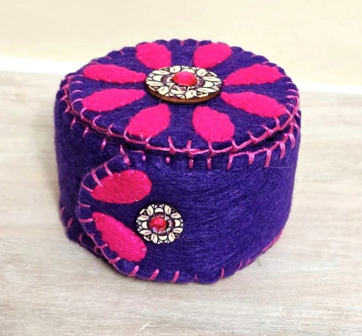 Handmade keepsake box, felt trinket box with lid, dresser decor, sewing gift, jewelry gift