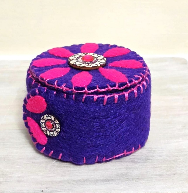 Handmade keepsake box, felt trinket box with lid, dresser decor, sewing gift, jewelry gift