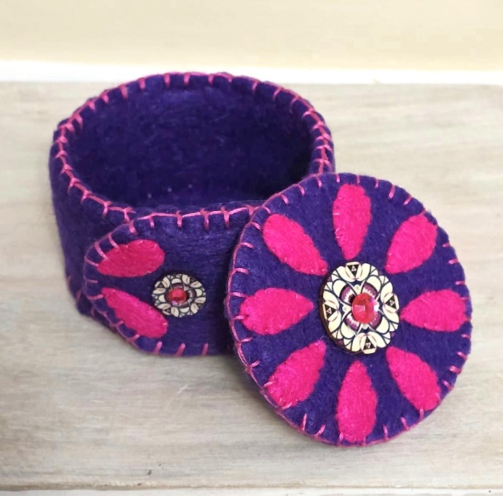 Handmade keepsake box, felt trinket box with lid, dresser decor, sewing gift, jewelry gift