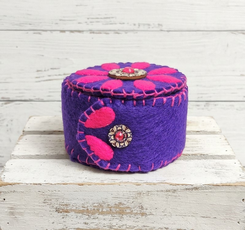 Handmade keepsake box, felt trinket box with lid, dresser decor, sewing gift, jewelry gift