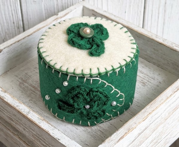Handmade keepsake box, felt trinket box with lid, dresser decor, sewing gift, jewelry gift