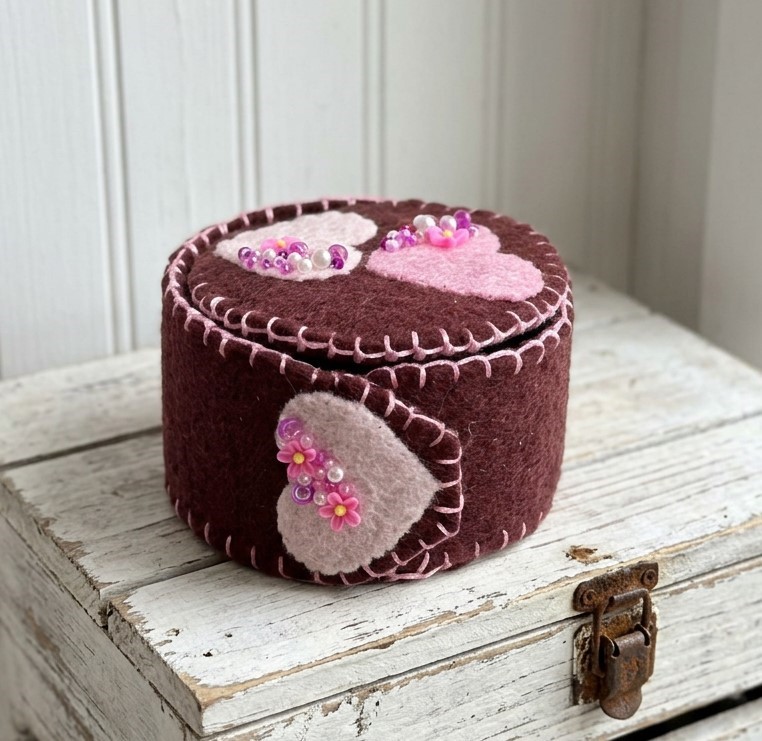 Handmade keepsake box, felt trinket box with lid, dresser decor, sewing gift, jewelry gift